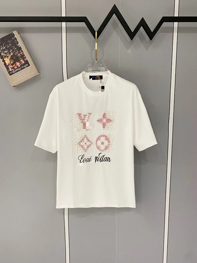 Louis Vuitton (LV)
T-Shirts
( 40+ colors )
